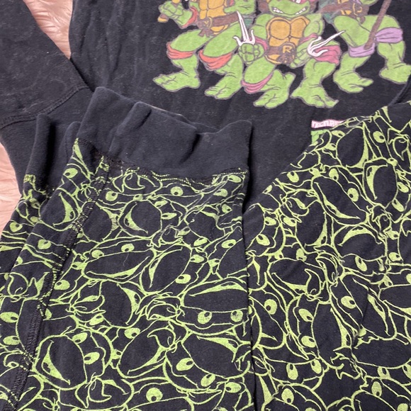 Ninja Turtle Pjs - reversible - Picture 3 of 7